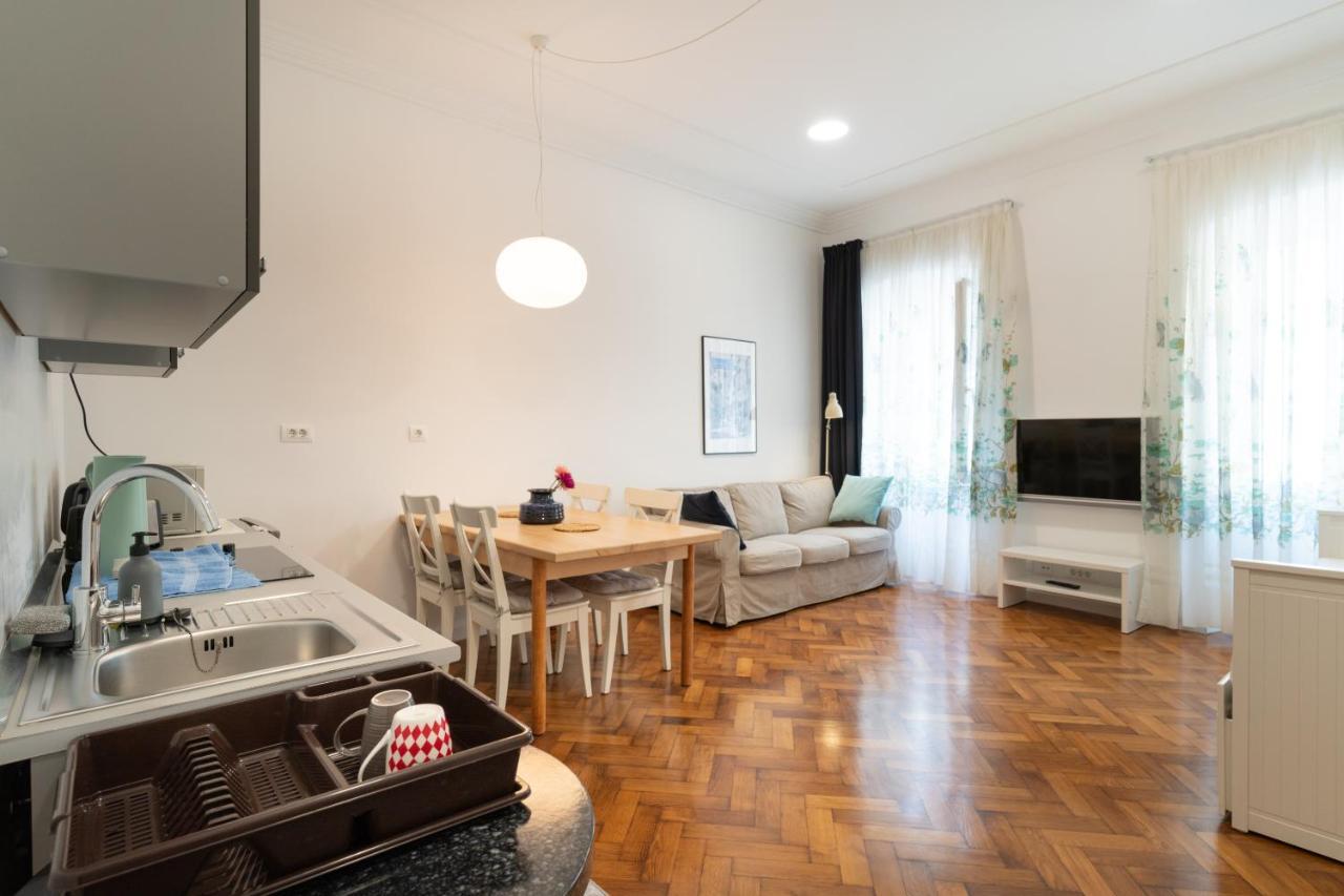Mimi Carera Apartment & Room Ровінь Екстер'єр фото