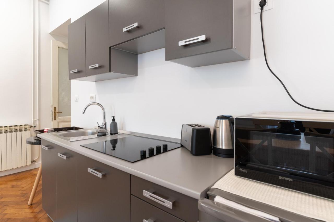 Mimi Carera Apartment & Room Ровінь Екстер'єр фото